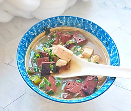 冬天喝猪血豆腐汤:暖身的同时还补血和清理五脏六腑里的垃圾的做法
