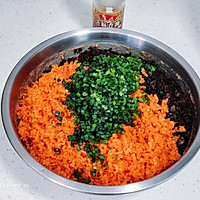 木耳胡萝卜猪肉饺的做法图解2