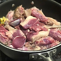 青椒烧鸭｜清爽不油腻的嫩鸭肉的做法图解3