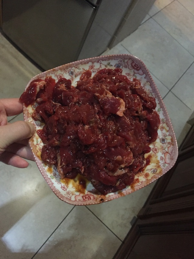 简易版黑胡椒牛肉的做法图解1