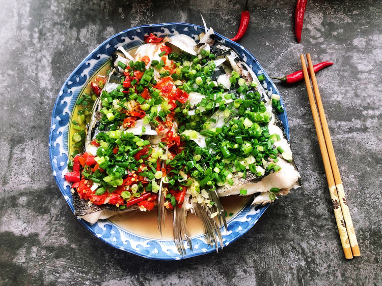 家常简易版剁椒鱼头的做法