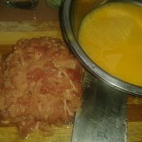 黄花菜瘦肉汤的做法图解2