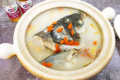 天麻鱼头汤，汤白不腥，味道鲜美有技巧