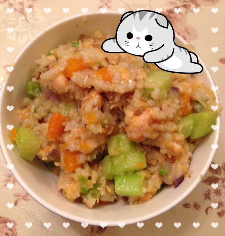 我家有个小吃货-三文鱼海鲜炒饭的做法