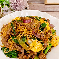 #秋日养生这样吃#洋葱牛肉炒面的做法图解12