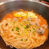 番茄鸡蛋鱼丸焖面的做法图解7