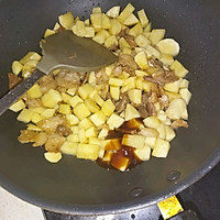 土豆焖肉的做法图解5