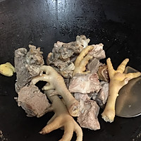 广东老火汤－五指毛桃煲龙骨汤的做法图解1
