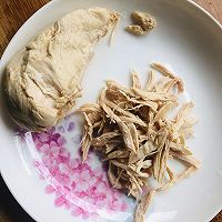 凉拌鸡丝的做法图解1