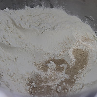 #硬核菜谱制作人# 无油酸奶软面包的做法图解2