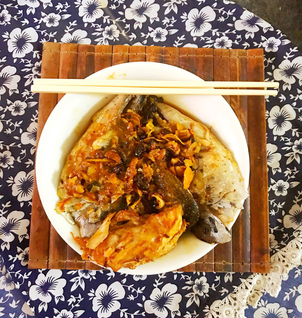 小姨妈白味增焖三文鱼头