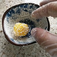 黄金椰蓉球的做法图解7
