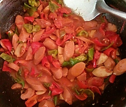 辣椒番茄火腿肠的做法