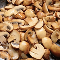 香喷喷的～德式土豆香肠蘑菇拼盘的做法图解3