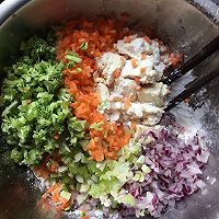 专治不吃豆腐的你～虾仁豆腐蔬菜饼的做法图解1