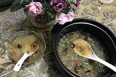 红枣桃胶皂角米银耳冰糖