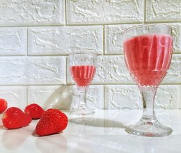 #520，美食撩动TA的心！#草莓奶昔的做法