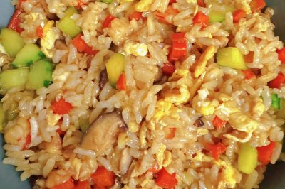 时蔬虾仁炒饭