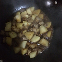 土豆焖肉块的做法图解3
