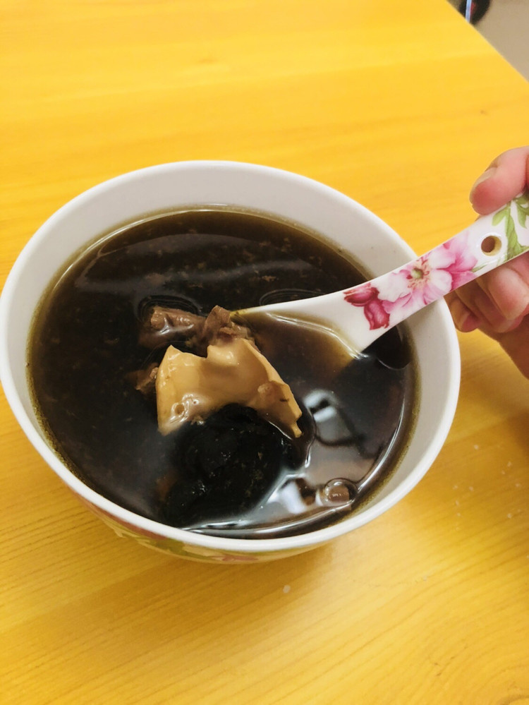 孕妇都能喝的熟地猪心汤的做法