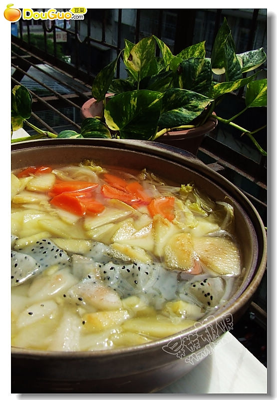 清肠塑身美味佳肴——杂果疏菜煲的做法