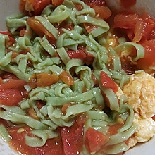 西红柿鸡蛋菠菜绿色面条