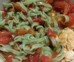 西红柿鸡蛋菠菜绿色面条的做法
