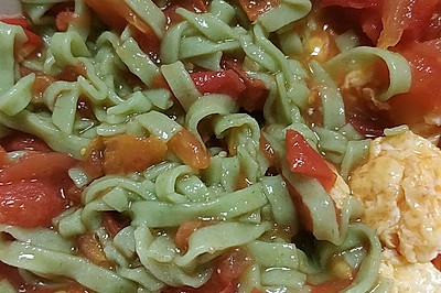 西红柿鸡蛋菠菜绿色面条