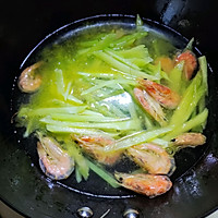 #春日尝鲜#莴笋虾干鸡蛋汤的做法图解7