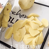 追剧必备，蒜香金沙烤薯角的做法图解1
