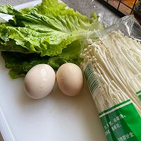 #中小学生做饭指南#蟹棒生菜叶金针菇鸡蛋饼的做法图解1