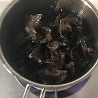 凉拌黑木耳的做法图解1