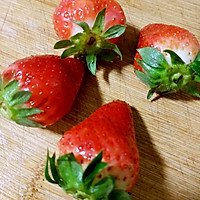 草莓干的做法图解1