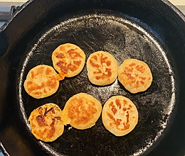 宝宝辅食：爆浆芝士手抓饼的做法