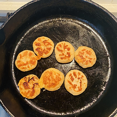 宝宝辅食：爆浆芝士手抓饼