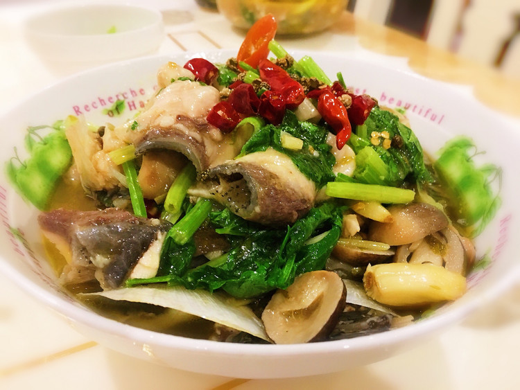 麻辣鲜香菌蛋鱼的做法