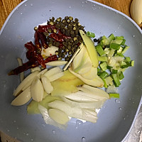 初冬味道：香菇板栗烧鸡的做法图解2