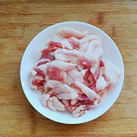 青椒干煸五花肉，香而不腻超下饭的做法图解2