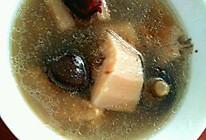 莲藕红枣排骨汤的做法