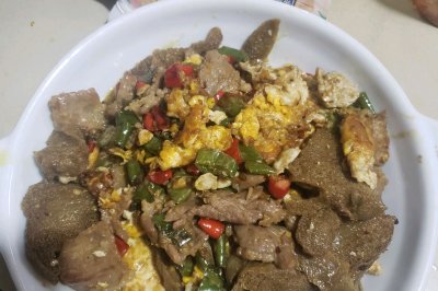 荷包蛋炒肉，米饭遭不住