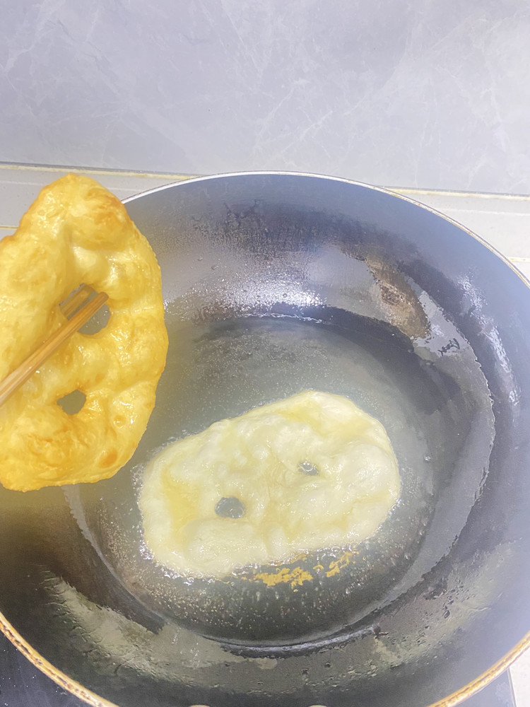 炸油饼的做法