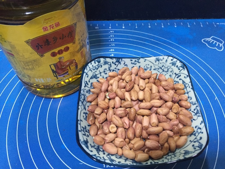 烤箱版健康油炸花生米#金龙鱼外婆香小榨菜籽油#的做法图解1
