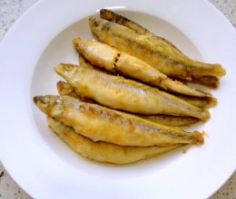 快手菜—香煎满籽池沼公鱼的做法