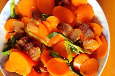 家常菜【胡萝卜炒腊肉】