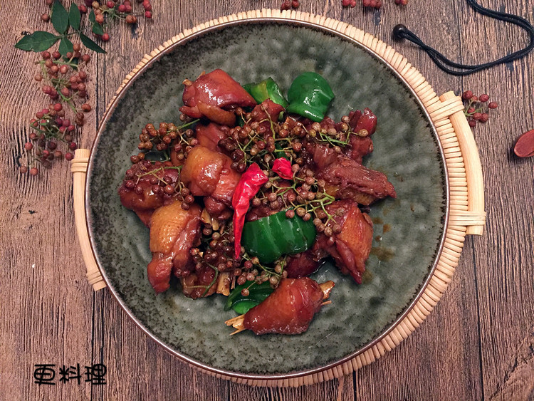 鲜麻椒炖土鸡块的做法