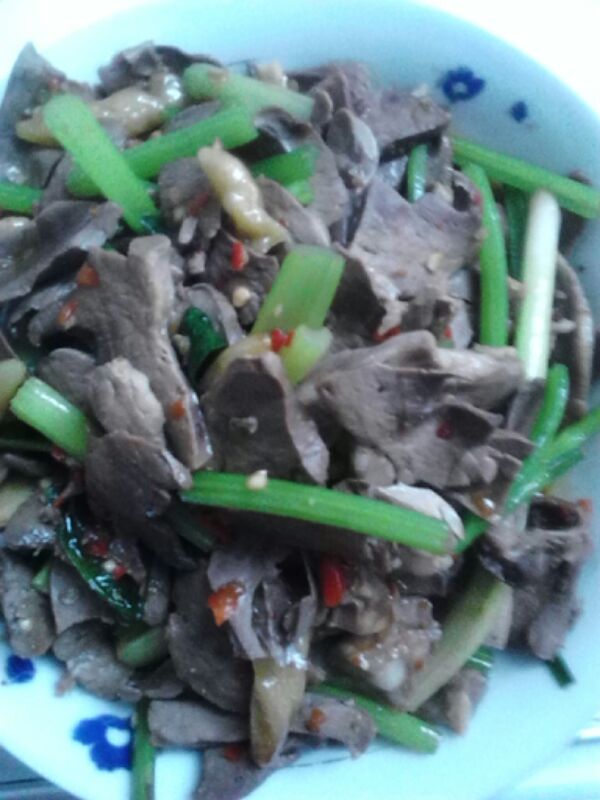 Stir fried pork heart with celery