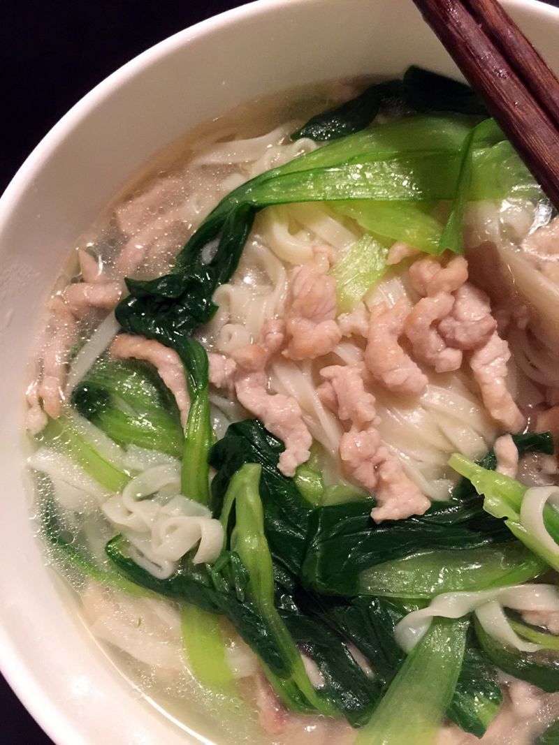 家常肉丝菜汤面