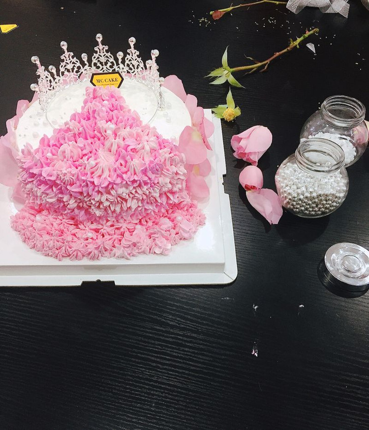 情人节【专属】女王礼服蛋糕裱花的做法