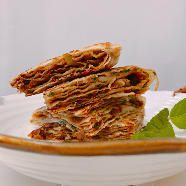 外酥里嫩的千层牛肉饼的做法