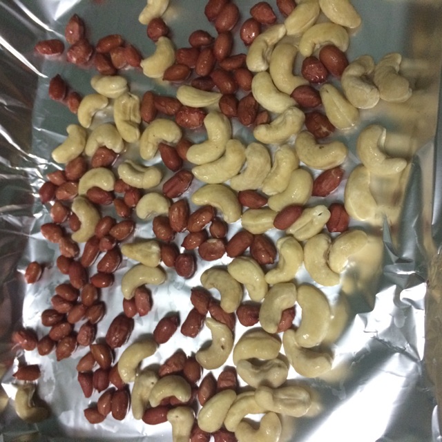 【鱼小厨：烤】零基础极简单烤箱烤花生腰果的做法图解1
